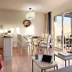 Pierre & Premium Les Calanques Des Issambres Hotel apartamentowy 4*