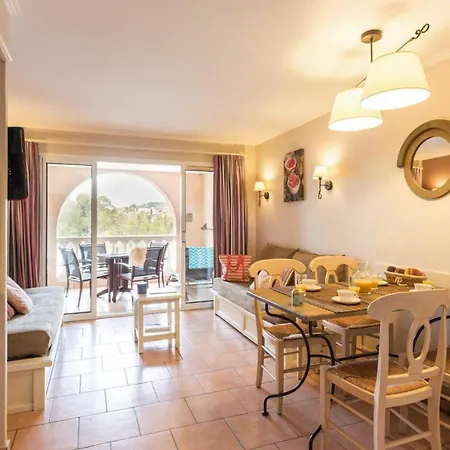アパートホテル Pierre & Premium Les Calanques Des Issambres 4*