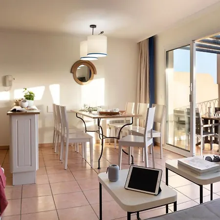 Pierre & Premium Les Calanques Des Issambres 아파트호텔 4*