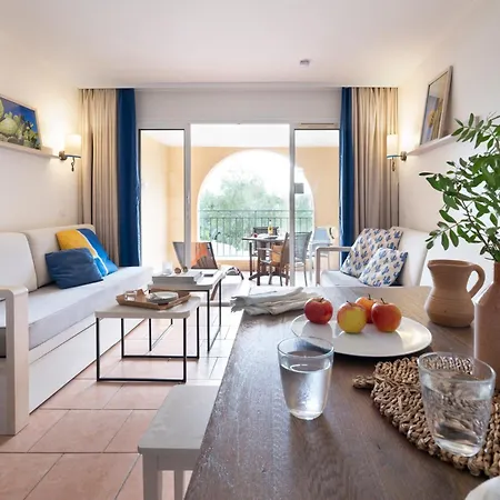 아파트호텔 Pierre & Premium Les Calanques Des Issambres 4*