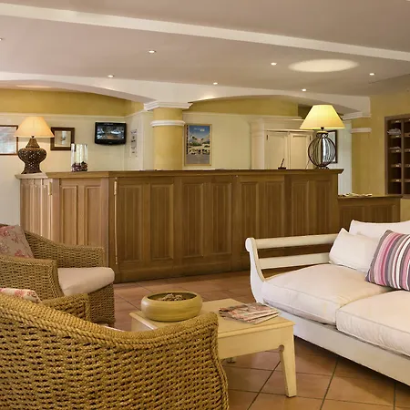 Hotel apartamentowy Pierre & Premium Les Calanques Des Issambres 4*